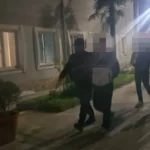 Mbajtën peng shqiptarin nga Kosova për dy javë dhe e dhunuan, arrestohen tre person në Vlorë