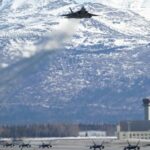 Baza e largët ushtarake me borë ku Trump do të presë Putinin për bisedime