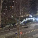 Protestuesi në Shqipëri goditet me bombul gazlotsjellës në kokë