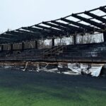 Stadiumi ku luan një futbollist kosovar u përfshi nga zjarri