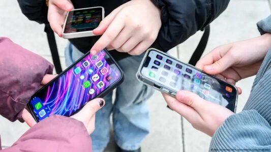 Raporti i IKD-së: Prokurori ka kompetencë ekskluzive për ekzaminimin e telefonave të sekuestruar