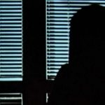 “Më dhunuan me rend tre policët serbë” – E mbijetuara e dhunës seksuale rrëfen tmerrin gjatë luftës