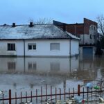 Vërshimet e Sitnicës zhysin dhjetëra shtëpi në ujë