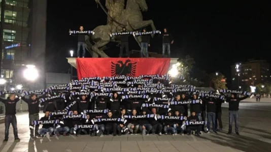 Plisat thirrje shqiptarëve: Me 17 shkurt të dalim në sheshin “Skënderbeu” për ushtarët e UÇK`së që po mbahen padrejtësisht në Hagë