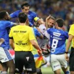 “Përleshje masive dhe 23 kartonë të kuq” – Sherr i madh në Cruzeiro – Atlético