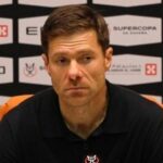 Xabi Alonso tregon arsyen pse largoi Valverden dhe Viniciusin nga loja në “El Clasico”