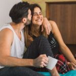 11 gjëra që çiftet e lumtura i bëjnë para se të flenë