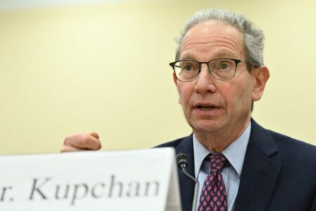 Kupchan: Ligji amerikan i mbrojtjes synon të nxisë Kosovën e Serbinë të tejkalojnë ngërçin, ka shqetësime për qasjen e Kurtit