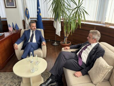 Zgjedhjet lokale në Kosovë: Britania po e ndihmon KQZ-në në sigurinë kibernetike