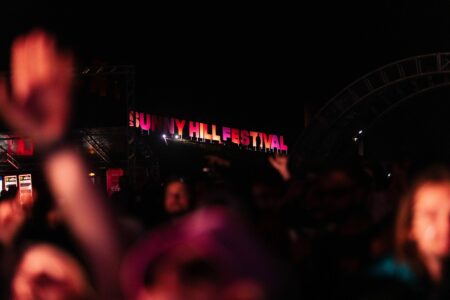 Gati për Sunny Hill Festival? Ja çfarë mund të merrni me vete