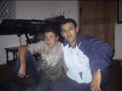 Aktori i njohur si “Tigri” mbështetë Lahi Brahimajn: Kur mbeta jetim, mbështetjen e gjeta te ti