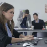 30 minuta ushtrime “shkatërrojnë” tetë orë ulur