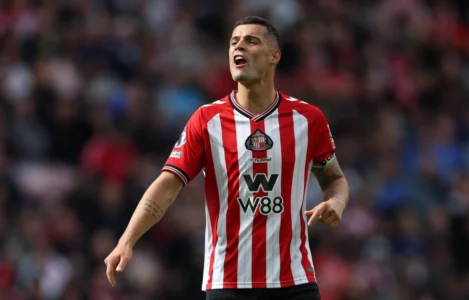 Viti i Ri nis me përballje të vështirë për Xhakën