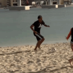 “Dhuratë për Krishtlindje”, Yamal luan futboll me fëmijët në plazhet e Dubait