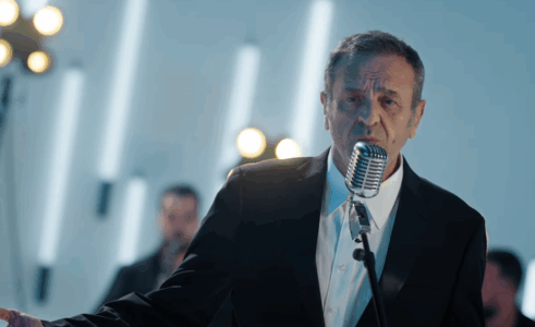 Sinan Vllasaliu publikon këngën “Emri Yt”