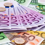 Ministrja shqiptare: Nga janari paga minimale në Shqipëri 500 euro