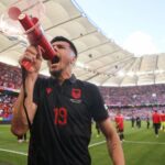 Trajneri rus thotë se transferimi i Dakut dështoi “për shkak të lojtarëve serbë”