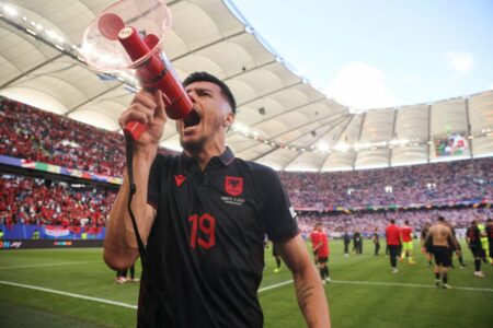 Trajneri rus thotë se transferimi i Dakut dështoi “për shkak të lojtarëve serbë”
