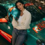 Vetura unike e ‘Porsche’ e dizajnuar nga Dua Lipa del në ankand, të ardhurat shkojnë për Fondacionin “Sunny Hill”