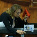 Bajrami për Kurtin : Më shumë identifikohet me flamurin e NOA-s, se atë kombëtar