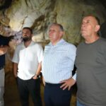 Buja viziton Shpellën e Gadimës, zotohet për investime në infrastrukturë dhe promovim në tregun ndërkombëtar