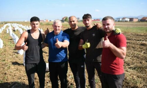 Buja viziton vëllezërit fermerë: Bujqësia e Lipjanit ka potencial të madh zhvillimi