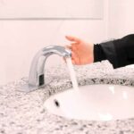 “Cezma me sensora si në hotel” – gazetarja e zë Faton Pecin në rrenë publikisht, tualetet në Qendrën e Kulturës plotësisht funksionale