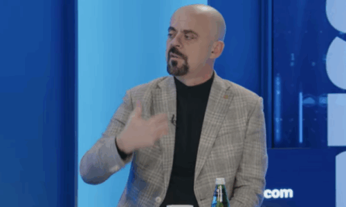 Albatros Rexhaj shkruan për incidentin: S’është e vërtetë që Berati më ka goditur, e tejkaluar