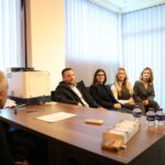 Tahiri viziton bizneset në Mitrovicë, premton mbështetje për zhvillimin ekonomik
