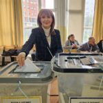 Ish-presidentja Atifete Jahjaga e hedh votën