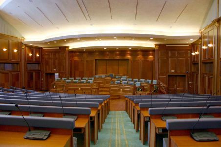 Numërimi prek fundin, një ulëse ende në lojë