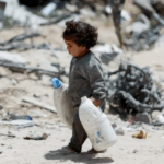 Gjashtë fëmijë palestinezë vriten ndërsa prisnin të mbushnin ujë