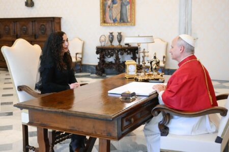 Osmani takohet me Papën: Shpresojmë për njohjen e shumëpritur nga Selia e Shenjtë