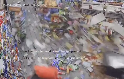 Bankomati i marketit grabitet në mënyrë spektakolare në Teksas (VIDEO)