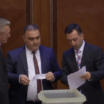 Zgjedhja e nënkryetarit serb vazhdon me short