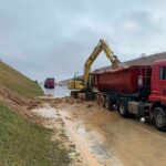 Policia me thirrje për qytetarët pas vërshimeve: Shoferët të përshtatin vozitjen me kushtet aktuale