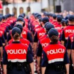 Punonjësit e Policisë në Shqipëri marrin shpërblim në fund të vitit