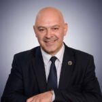 AAK prezanton Ardian Gjinin kandidat për kryeministër
