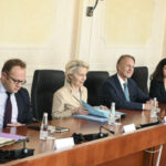 Brukseli tregon, kjo është arsyeja pse von der Leyen u largua nga Kosova pa folur para mediave
