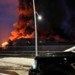 Zjarri i madh në një objekt në Gjakovë, Policia: Nuk ka të lënduar