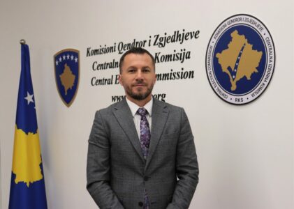 Anëtari i KQZ-së i reagon Kurtit: Nuk kemi diskutuar datën e zgjedhjeve dhe as s’kemi aprovuar shkresën e Sekretariatit