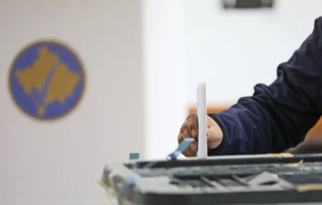 Ndërhyrjet e Serbisë në zgjedhjet në Kosovë përmes punësimeve dhe përfitimeve sociale