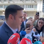 Ky është 71 vjeçari që votoi për herë të parë