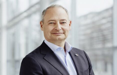 Eurodeputeti austriak: Koha për një qeveri të qëndrueshme