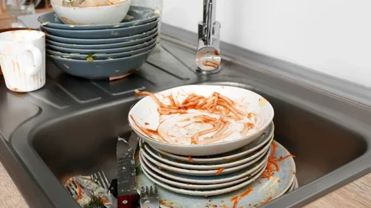 Këto zakone të përditshme po shkaktojnë aroma të pakëndshme në shtëpinë tuaj