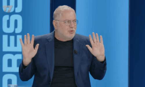 Baton Haxhiu: I befasuar nga arroganca e Albulena Haxhiut në Kuvend, si iu ndalte deputetëve mikrofonin