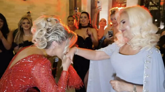 Kjo është dhurata që Shyhrete Behluli i bëri Engjëllushes për kanagjegj