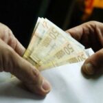 Njëri e shiti votën e tjetri e bleu për 120 euro, të dy përfundojnë në polici