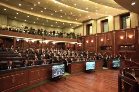 Rezoluta, zgjatja buxhetore, komisionet parlamentare – krejt çka u vendos në seancën e parë të legjislaturës së re në Kuvendin e Kosovës
