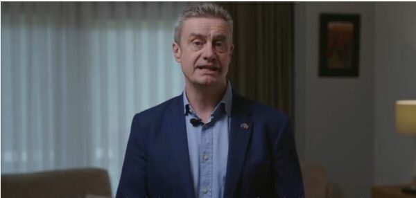 Ambasadori britanik: Shpresoj që Kosova ta shfrytëzojë mundësinë politike në vitin 2026